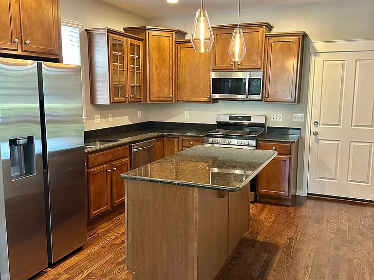 3177 Geneva Ct — Photo 8
