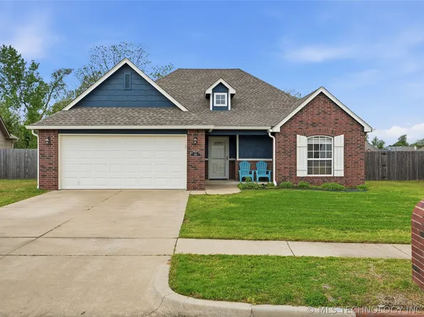 218 W 52nd St, Sand Springs, OK 74063