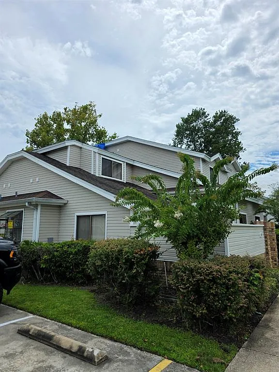 3 bed, 2.0 bath, 1375 sqft, $2,200 — Photo 2