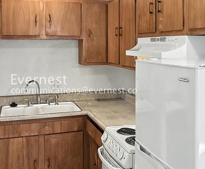 1305 Burton Ct #4 — Photo 6
