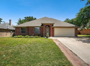 776 Stribling Cir, Azle, TX 76020