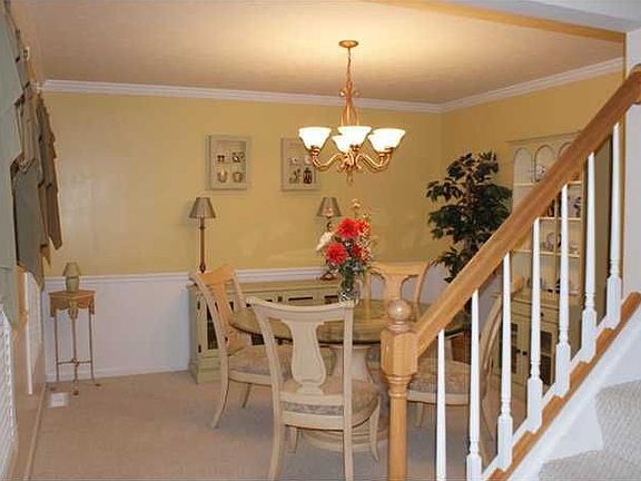 3rd image of 33 Carrie Marie Ln