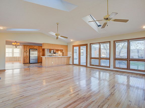 4th image of 5711 Meadowcrest St