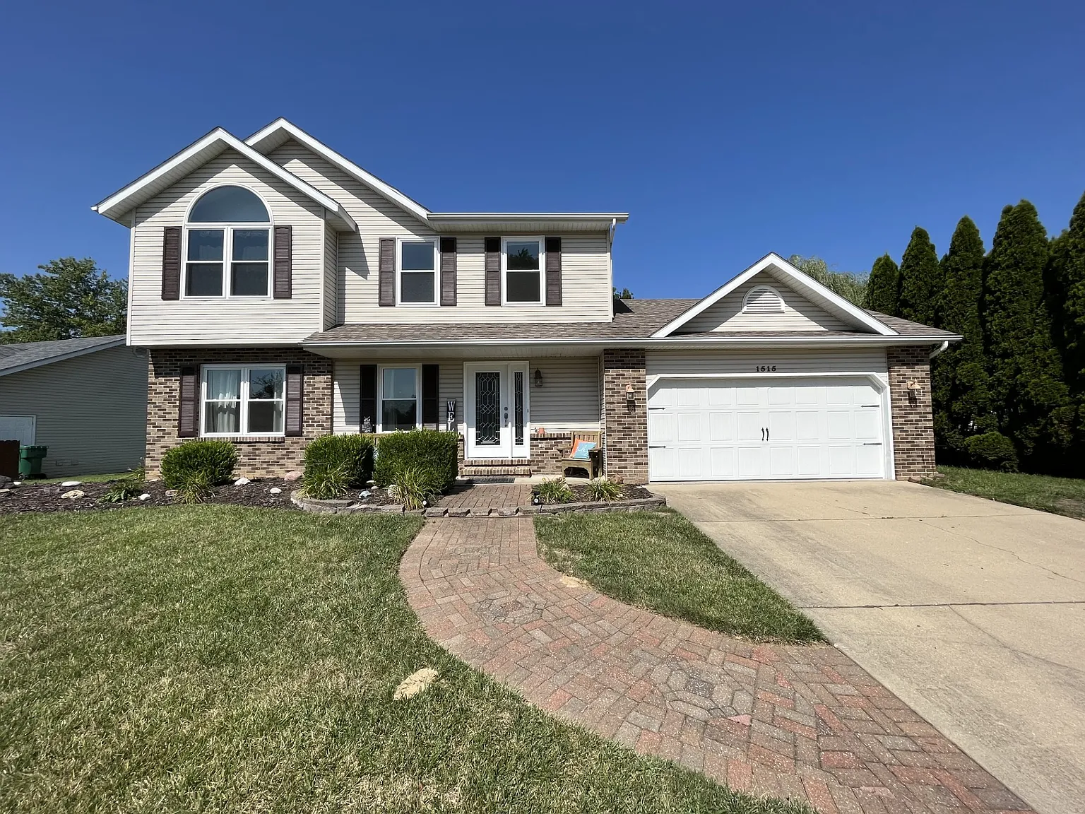 3 bed, 2.5 bath, 2750 sqft, $2,750 — Photo 1