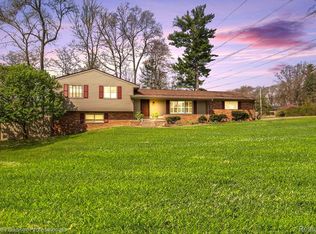 5775 Kingfisher Ln, Clarkston, MI