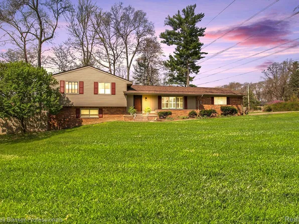 5775 Kingfisher Ln, Clarkston, MI 48346