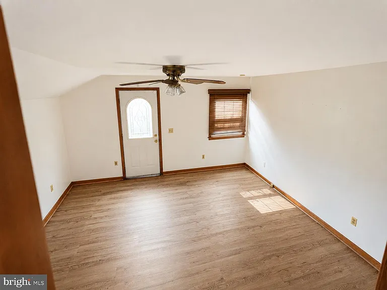 300 Wilson Ave — Photo 19