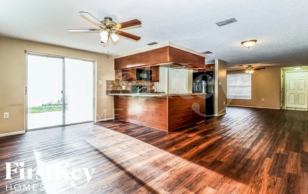 3 bed, 2.0 bath, 1424 sqft, $1,885 — Photo 4