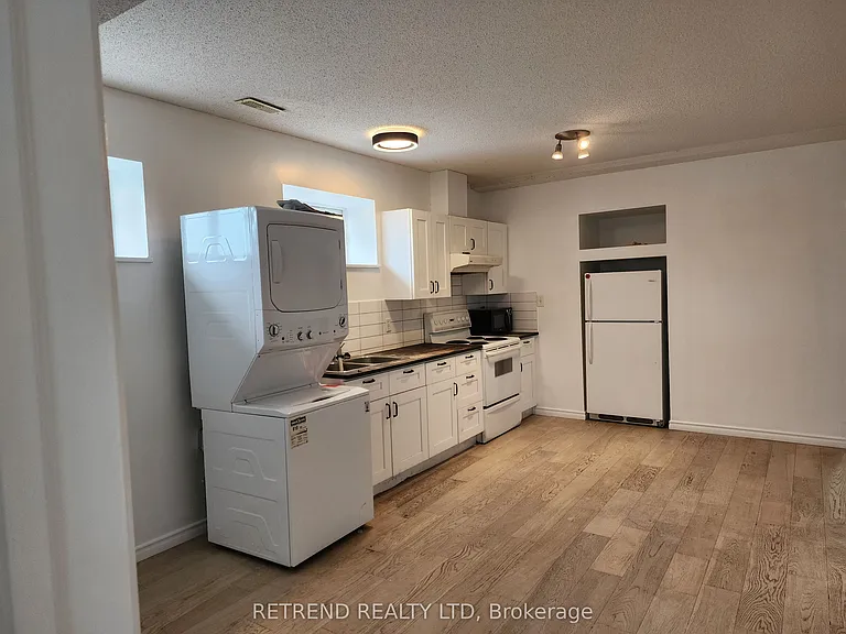 26 King St W #2B — Photo 7