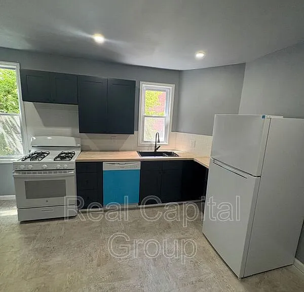 44 Alexander St #2 — Photo 7
