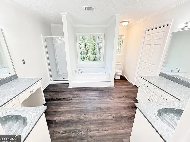 510 Teresa Ln — Photo 9