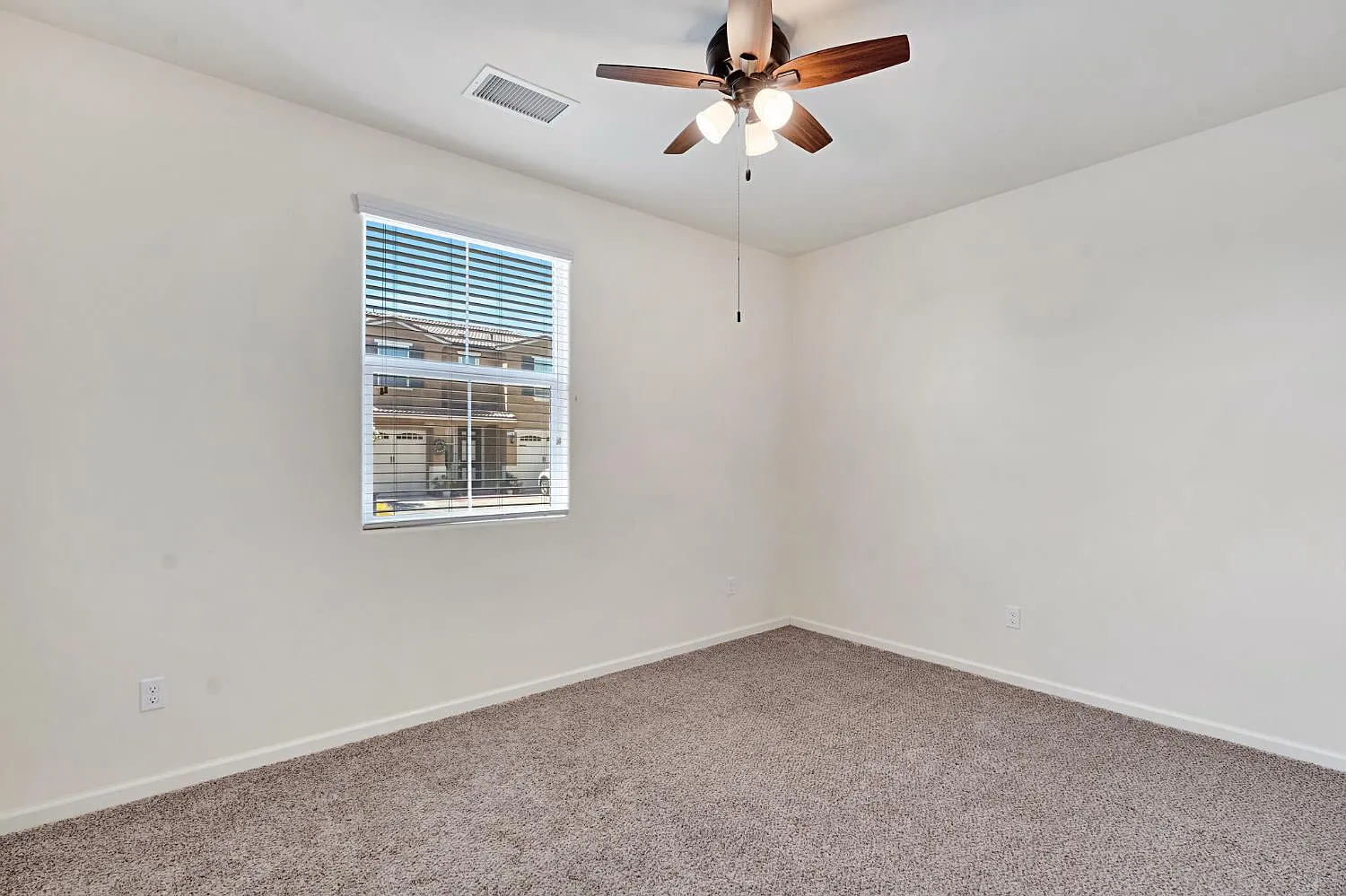 3 bed, 1702 sqft, $2,500 — Photo 4