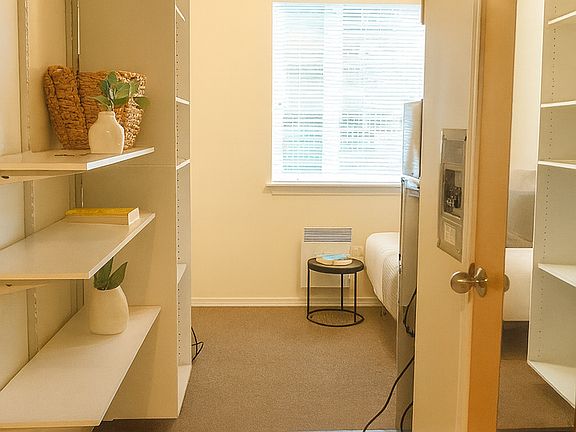 5th image of 3642 Woodland Park Ave N #644