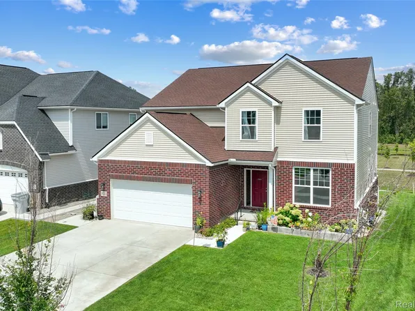 58714 Sella Dr S, South Lyon, MI 48178