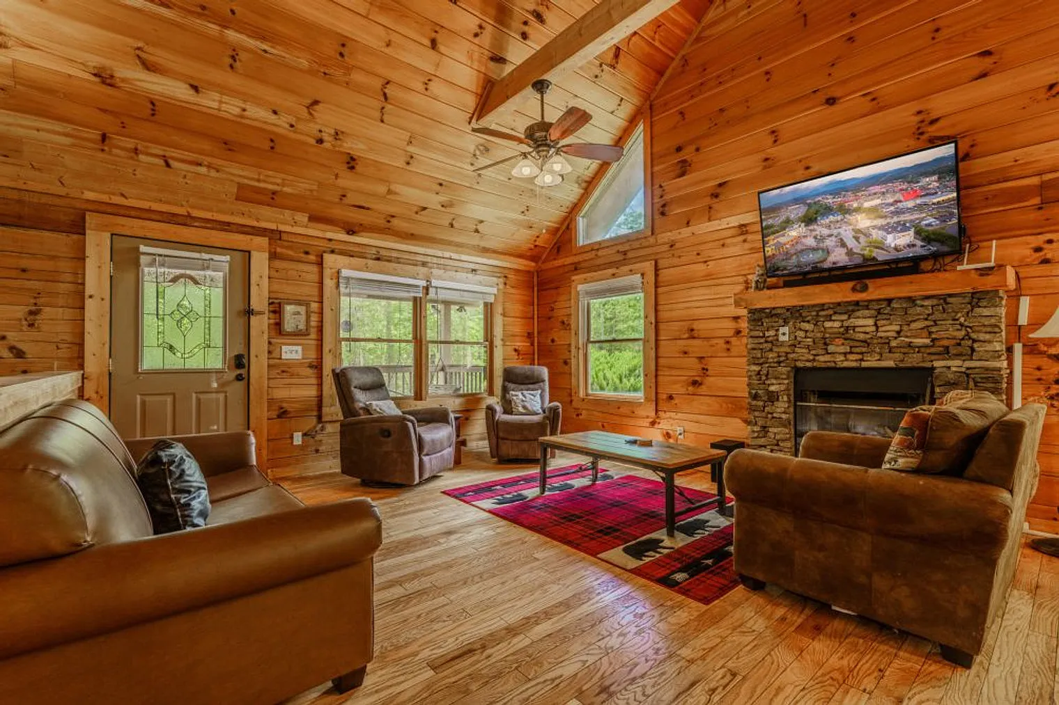 4 bed, 3.0 bath, 1722 sqft, $5,366 — Photo 2