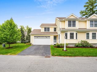 36 Hepatica Dr #37, North Andover, MA 01845