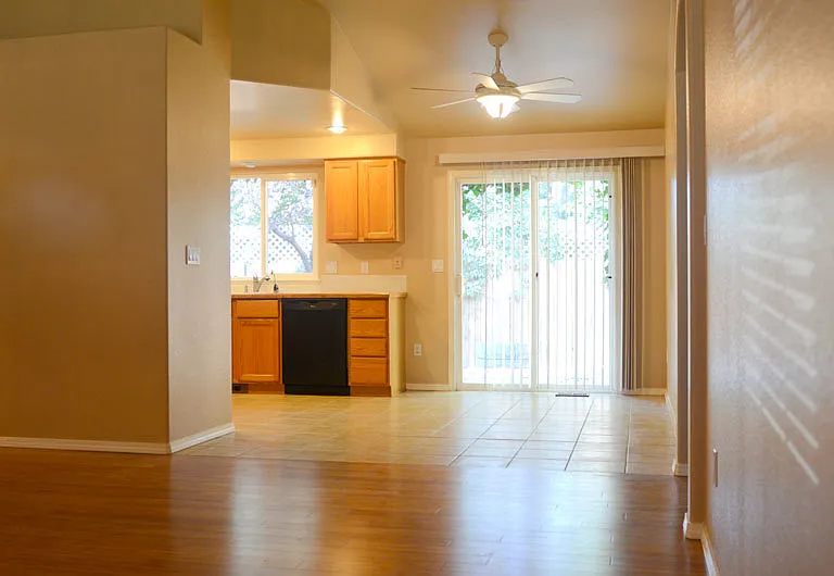 2324 N Pilgrim Pl — Photo 5