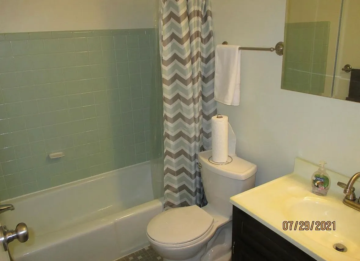 2 bed, 810 sqft, $1,300 — Photo 4