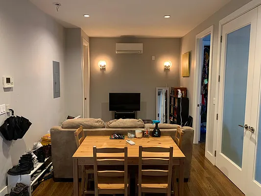 Rented by Premier Metro Realty Corp | media 3