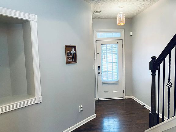 5th image of 609 Oleander Way