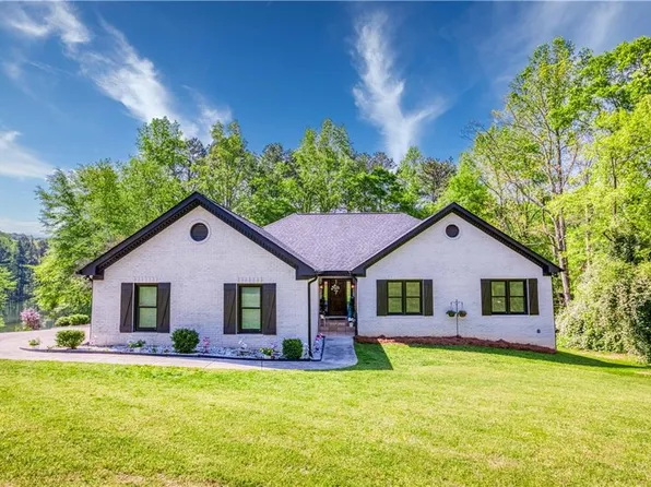2334 Fisher Dr, Loganville, GA 30052