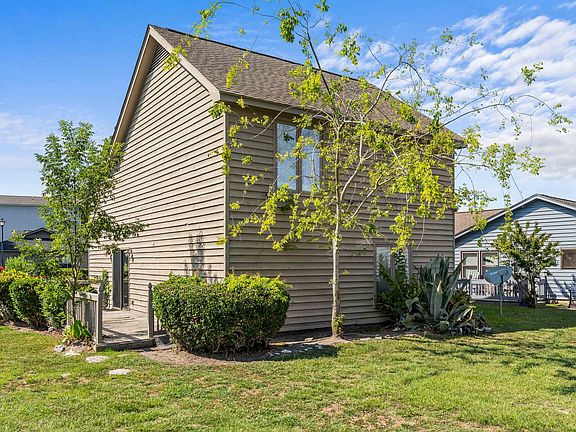 5th image of 22 Foxcroft Ln.