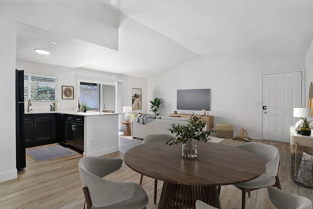 Canyon Heights — Photo 3