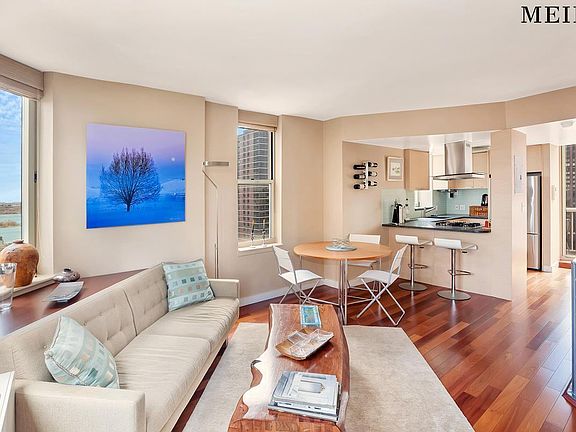 2nd image of 206 E 95th St #1819A