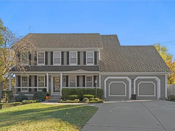 8641 Greenwood Ln, Lenexa, KS 66215