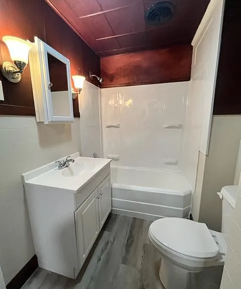 252 E 3rd St — Photo 15