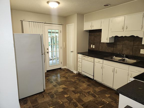 4th image of 1104 Thomas Ln #B
