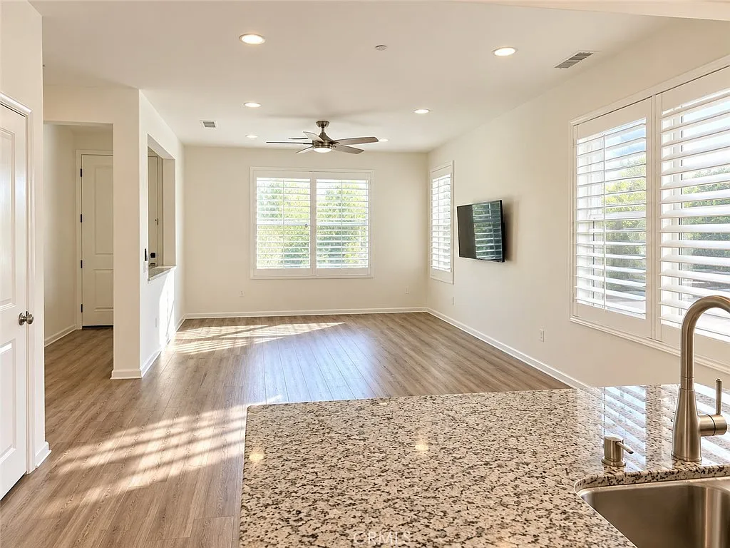 3 bed, 1611 sqft, $4,500 — Photo 2