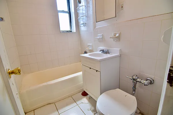 Rented by Safdie Realty Group | media 4