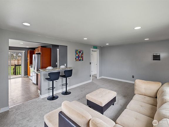 3rd image of 1646 E Wright Avenue