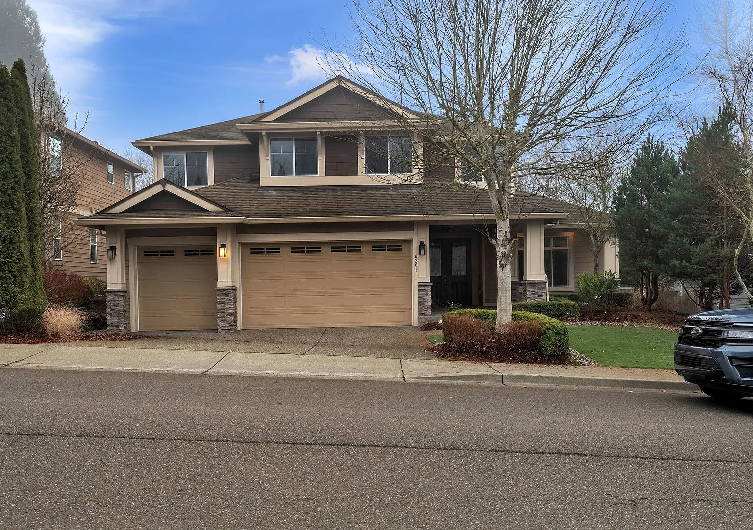 Renton Highlands Estate Style Rental! — Photo 2