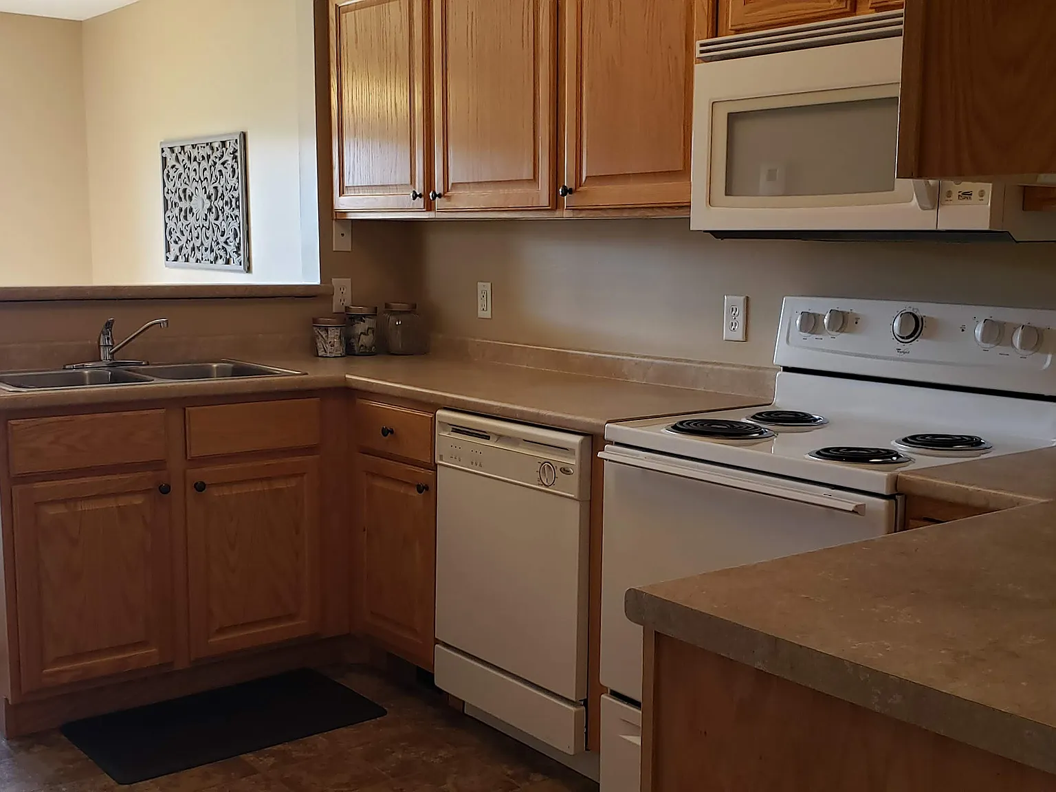 3 bed, 1.5 bath, 1400 sqft, $1,795 — Photo 3