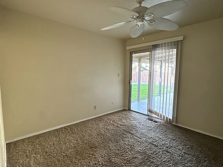 3504 W Cutler Ave — Photo 13