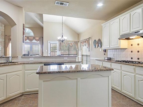 4th image of 405 Cave River Dr