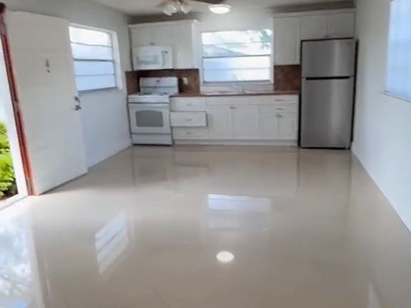 4th image of 467 SE 3rd St #1