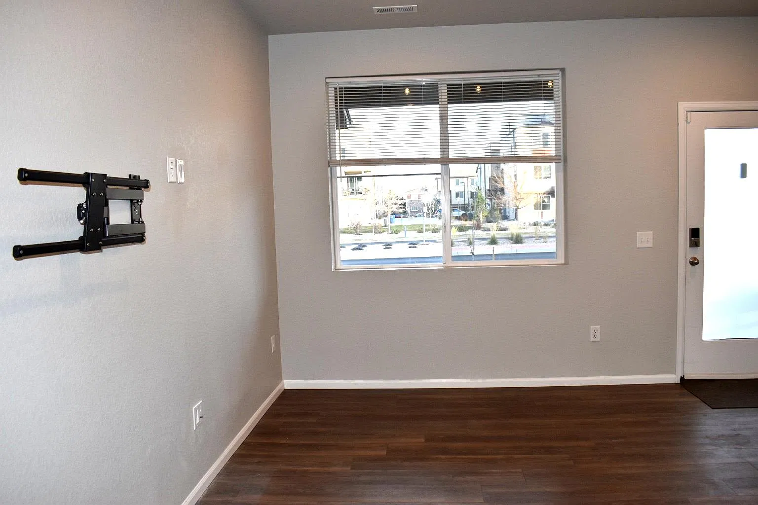 3 bed, 2.5 bath, 1449 sqft, $2,900 — Photo 4
