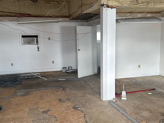 2nd image of 807 Maple St #1