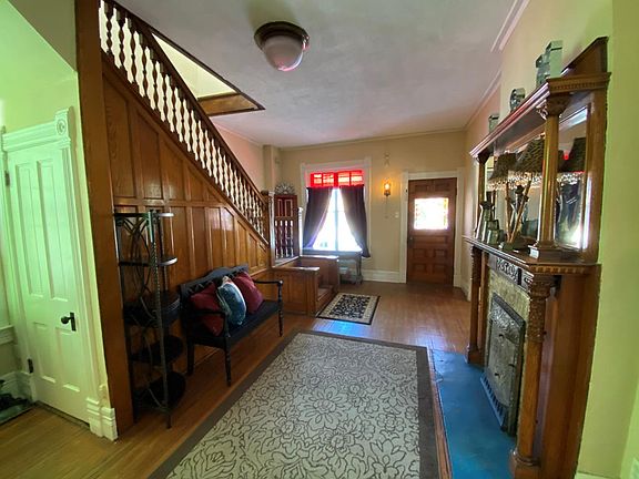 2nd image of 116 KING ST E E