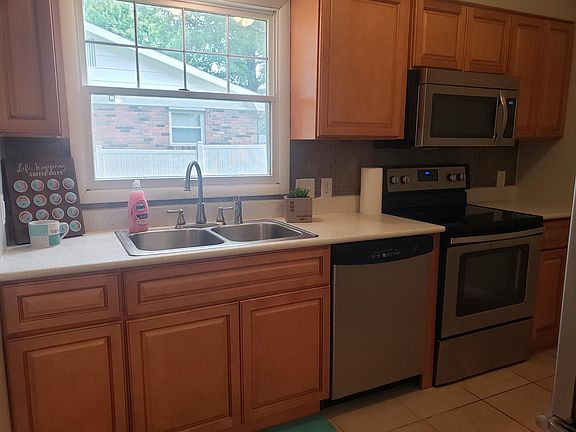 All new kitchen with Quartz countertops and stainless steel appliances