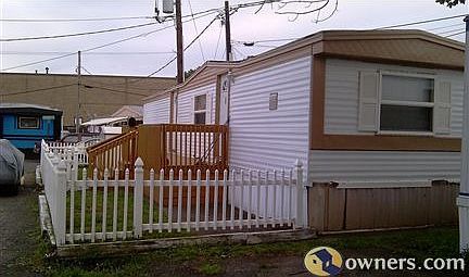 NEW DECK AND BIG YARD!