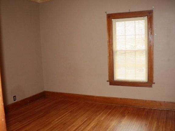 2nd image of 1540 N 32nd St