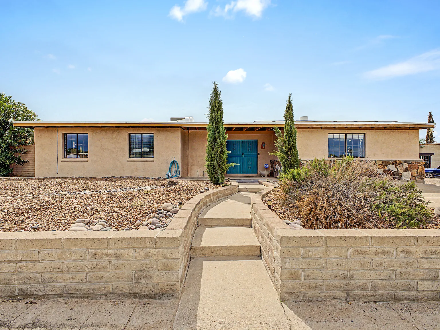 3 bed, 1804 sqft, $2,000 — Photo 1