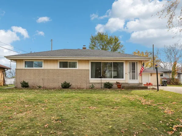 3813 Brooklawn CIRCLE, South Milwaukee, WI 53172