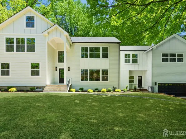 2 Beech Ln, Edison, NJ 08820