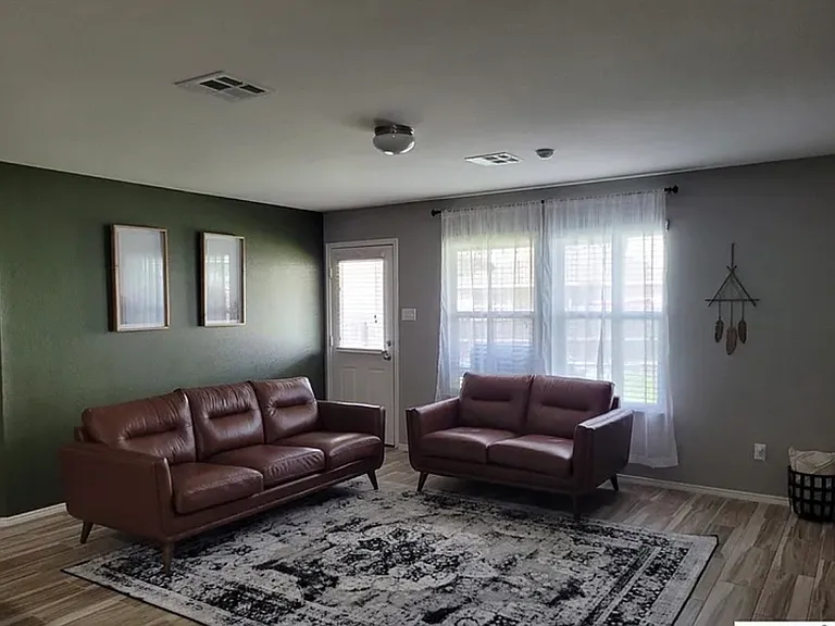 9213 Devonshire Ct — Photo 4