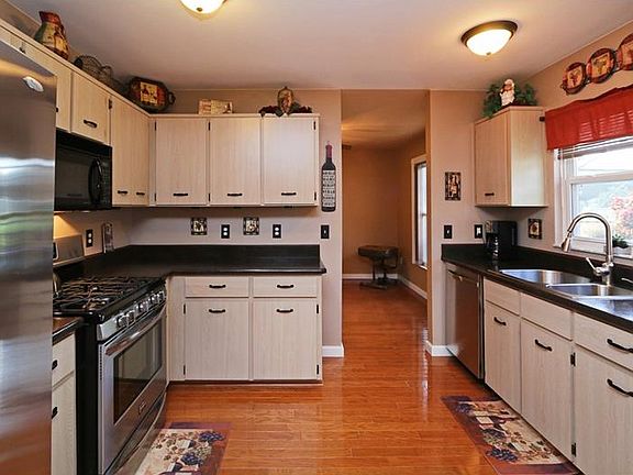 3rd image of 7760 Lake Andrea Cir